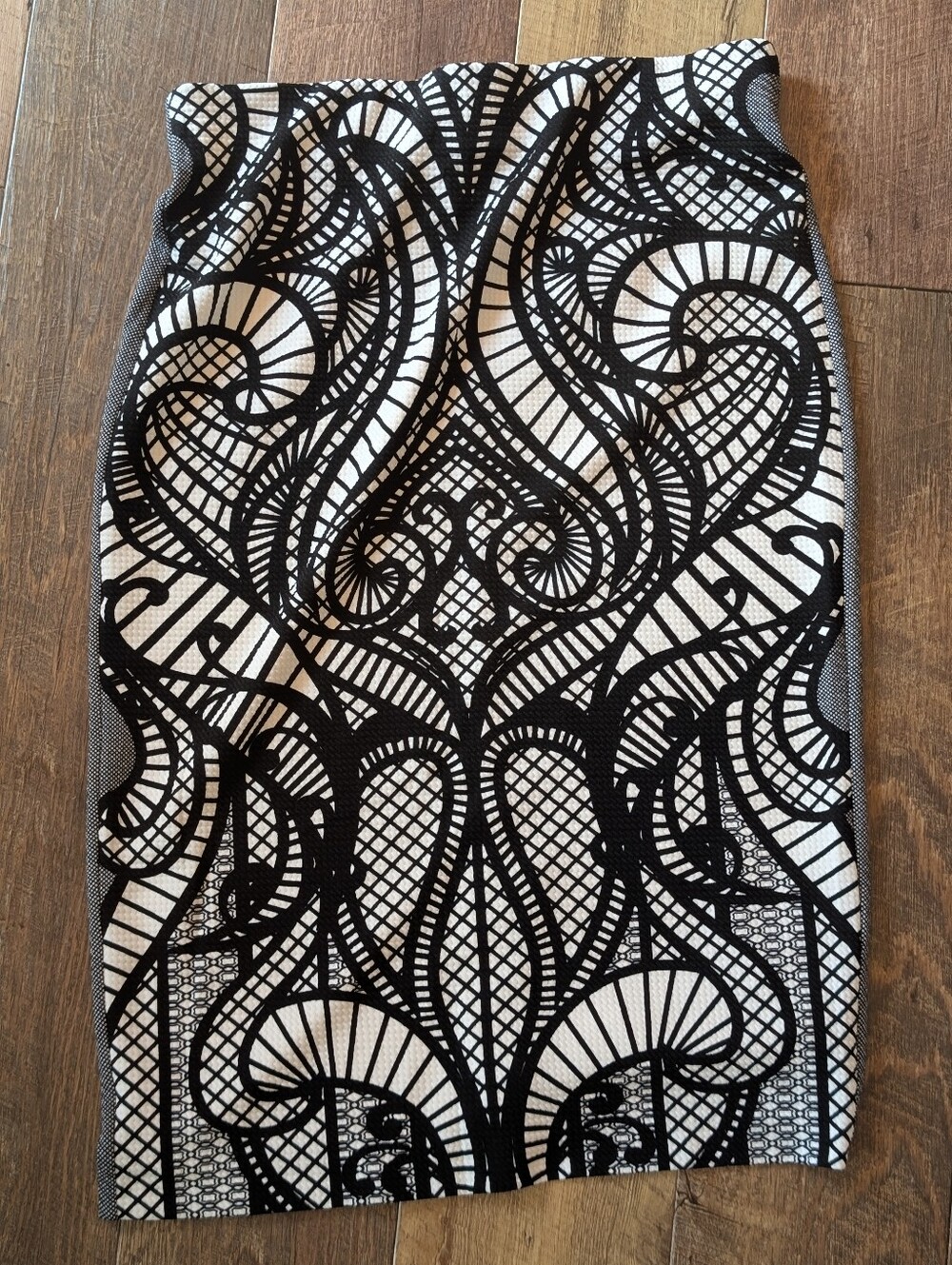 Chic Glam Mob Wife Black & White Patterned Women’s Eci Pencil Skirt Medium